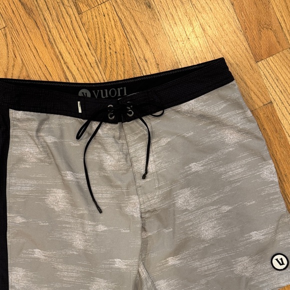 Vuori Gray and Black Board Shorts for Men 30 - Picture 3 of 10